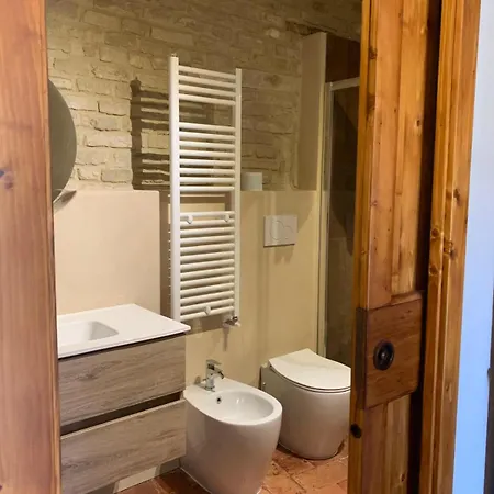 Ladolcevita Ostra